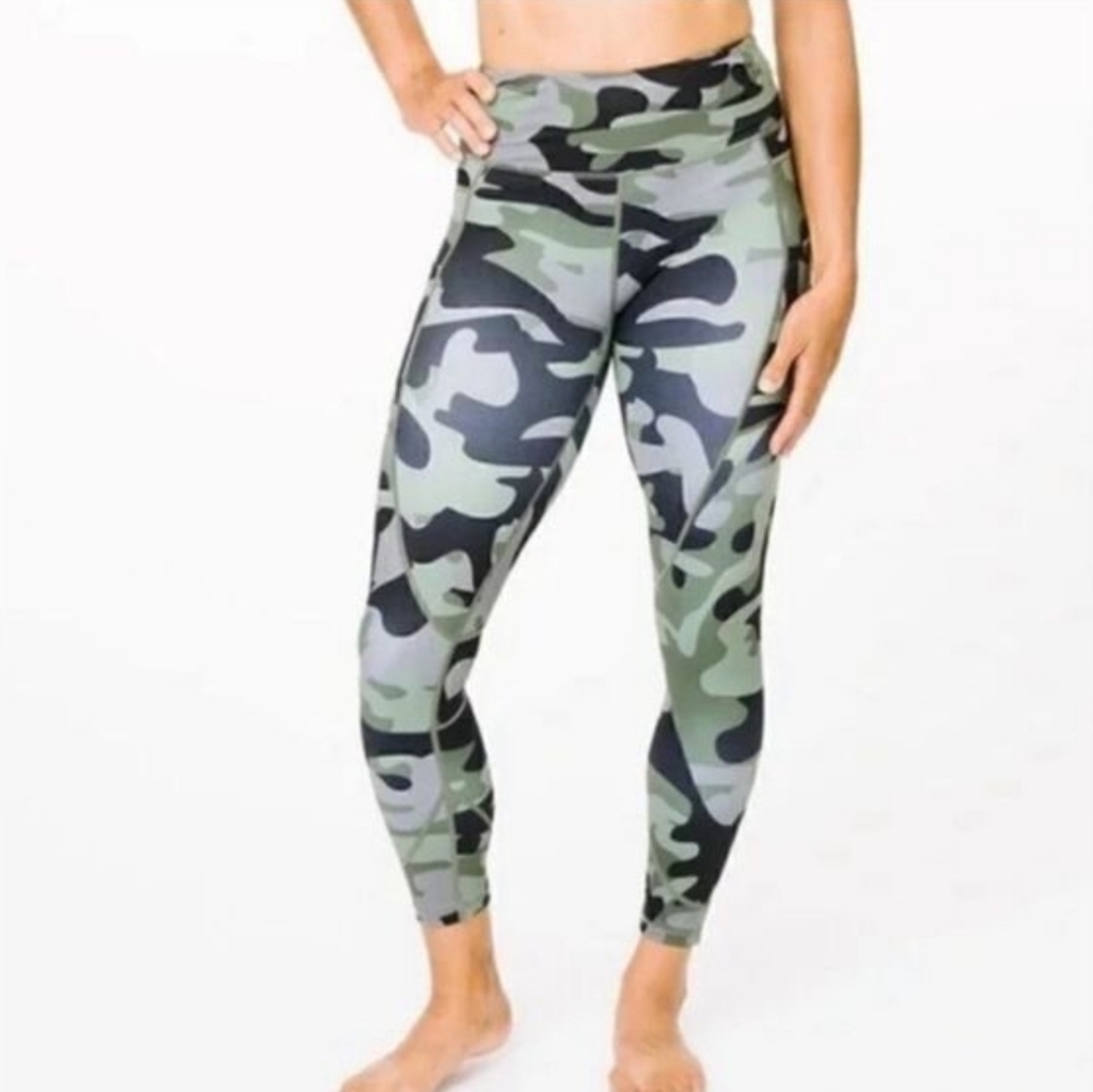Zyia Active Green Camo Pocket Light n Tight Leggings